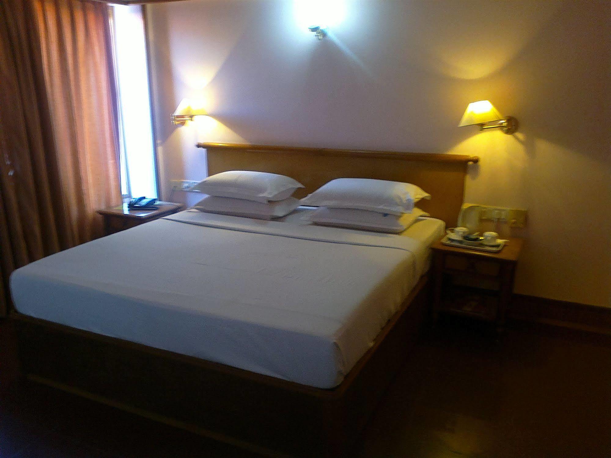 Mayura Residency Guruvāyūr Esterno foto