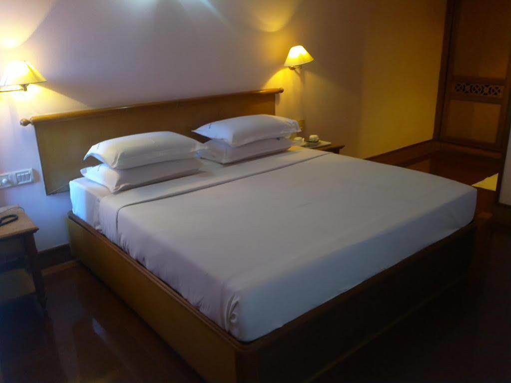 Mayura Residency Guruvāyūr Esterno foto
